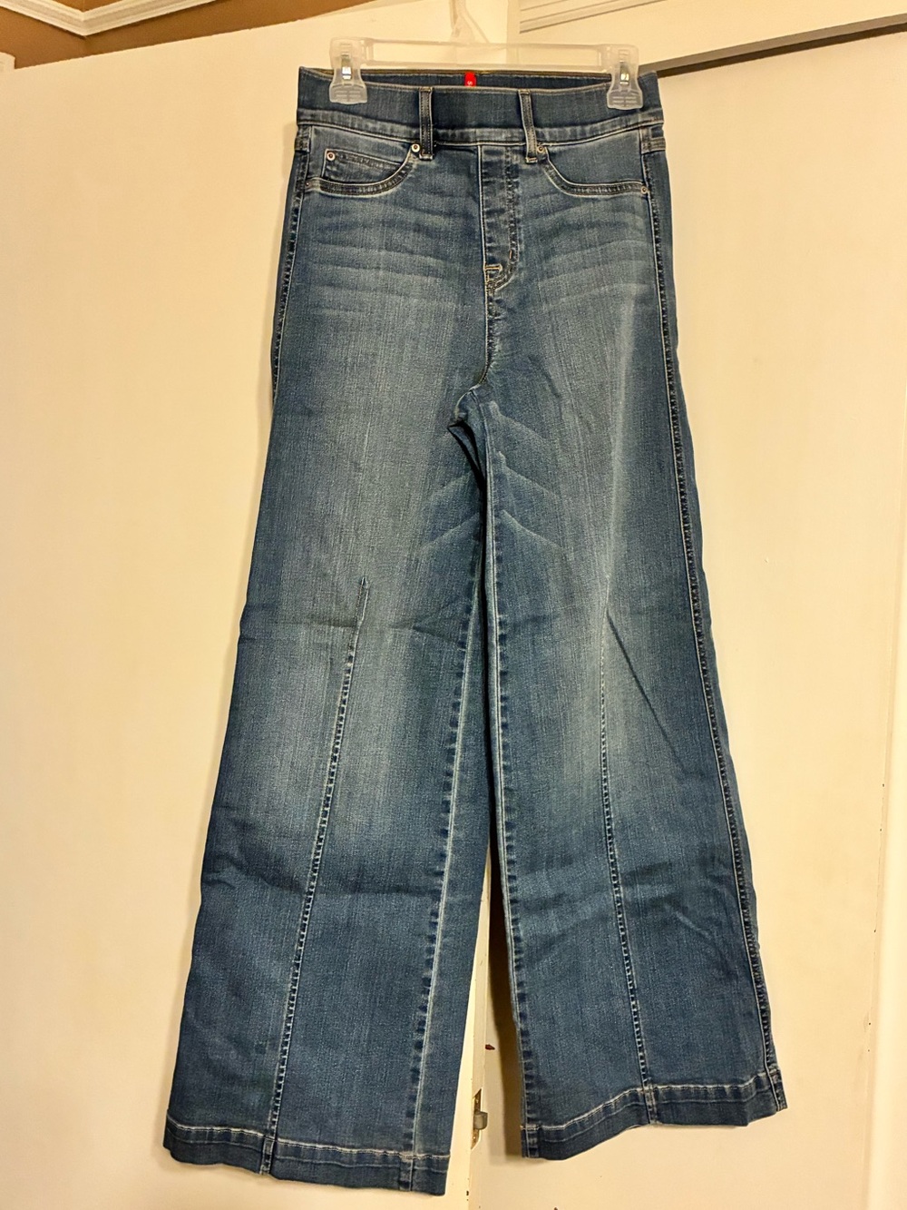 Wide-Leg Women's Jeans in Medium Blue